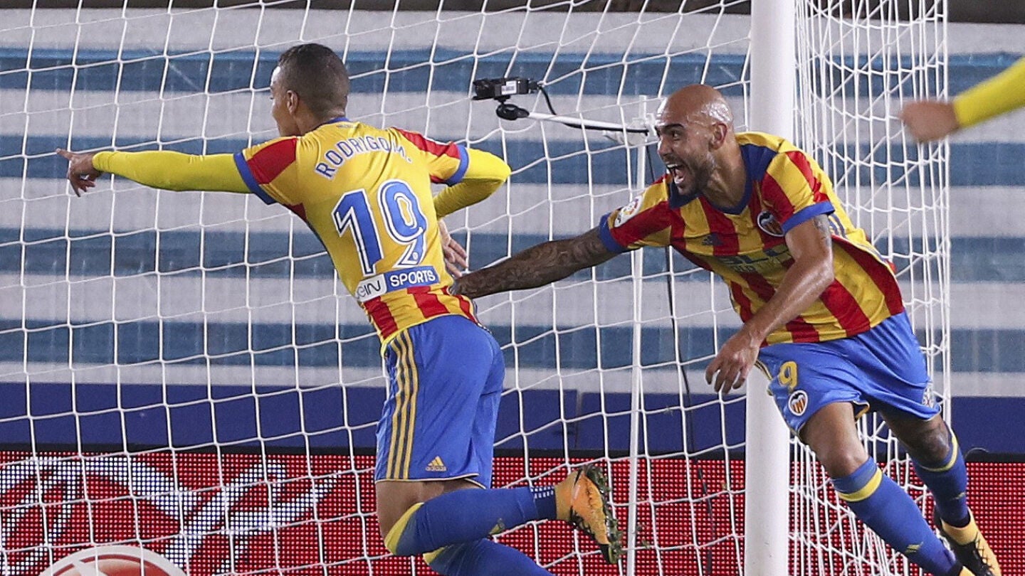 Rodrigo celebra su gol contra la Real Sociedad