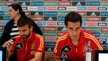 Piqué y Arbeloa, juntos durante una rueda de prensa de la Selección