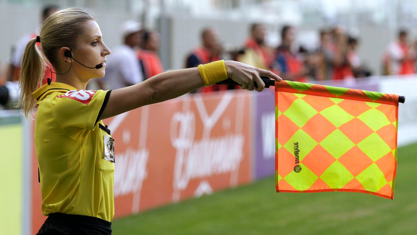 Fernanda Colombo, linier brasile&ntilde;a, durante un partido