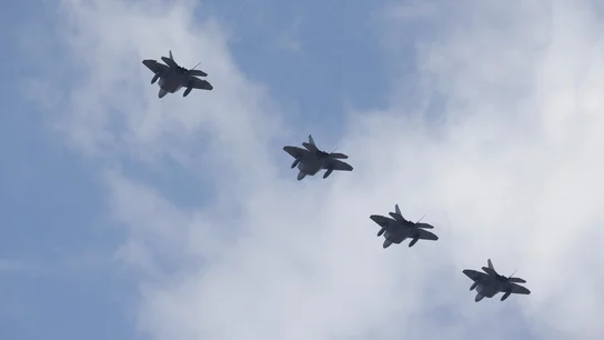 En la imagen, cuatro cazas F-22 Raptor En la imagen, cuatro cazas F-22 Raptor