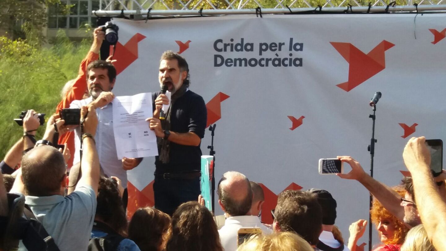 La ANC y Omnium reparten un mill&oacute;n de papeletas