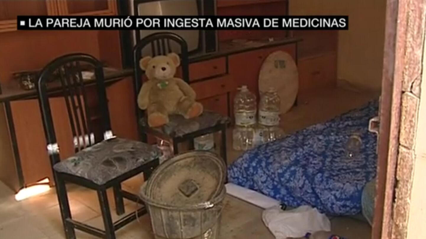 Interior de la casa donde vivieron los cuatro ni&ntilde;os con los cad&aacute;veres de su madre y su pareja