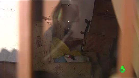 Uno de los cuatro niños de Huelva que convivió varios días con el cadáver de su madre: "Está dormida y muy fría" Uno de los cuatro niños de Huelva que convivió varios días con el cadáver de su madre: "Está dormida y muy fría"