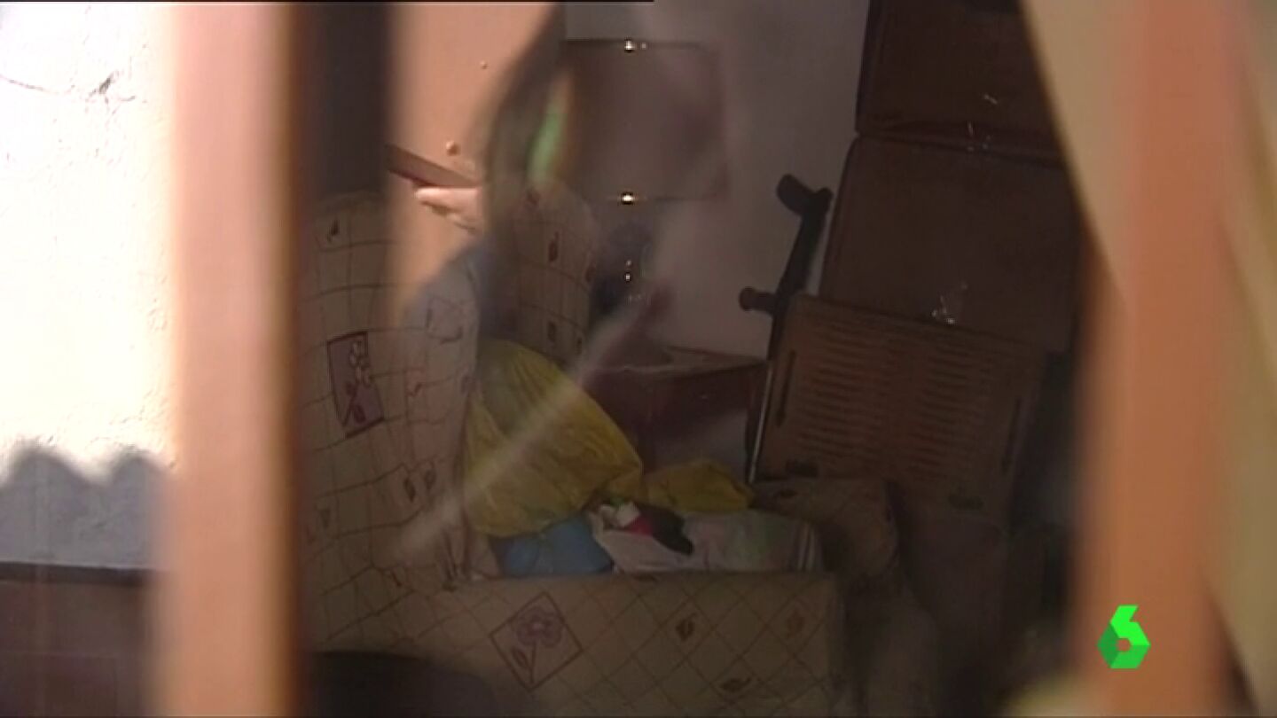 Uno de los cuatro ni&ntilde;os de Huelva que convivi&oacute; varios d&iacute;as con el cad&aacute;ver de su madre: "Est&aacute; dormida y muy fr&iacute;a"