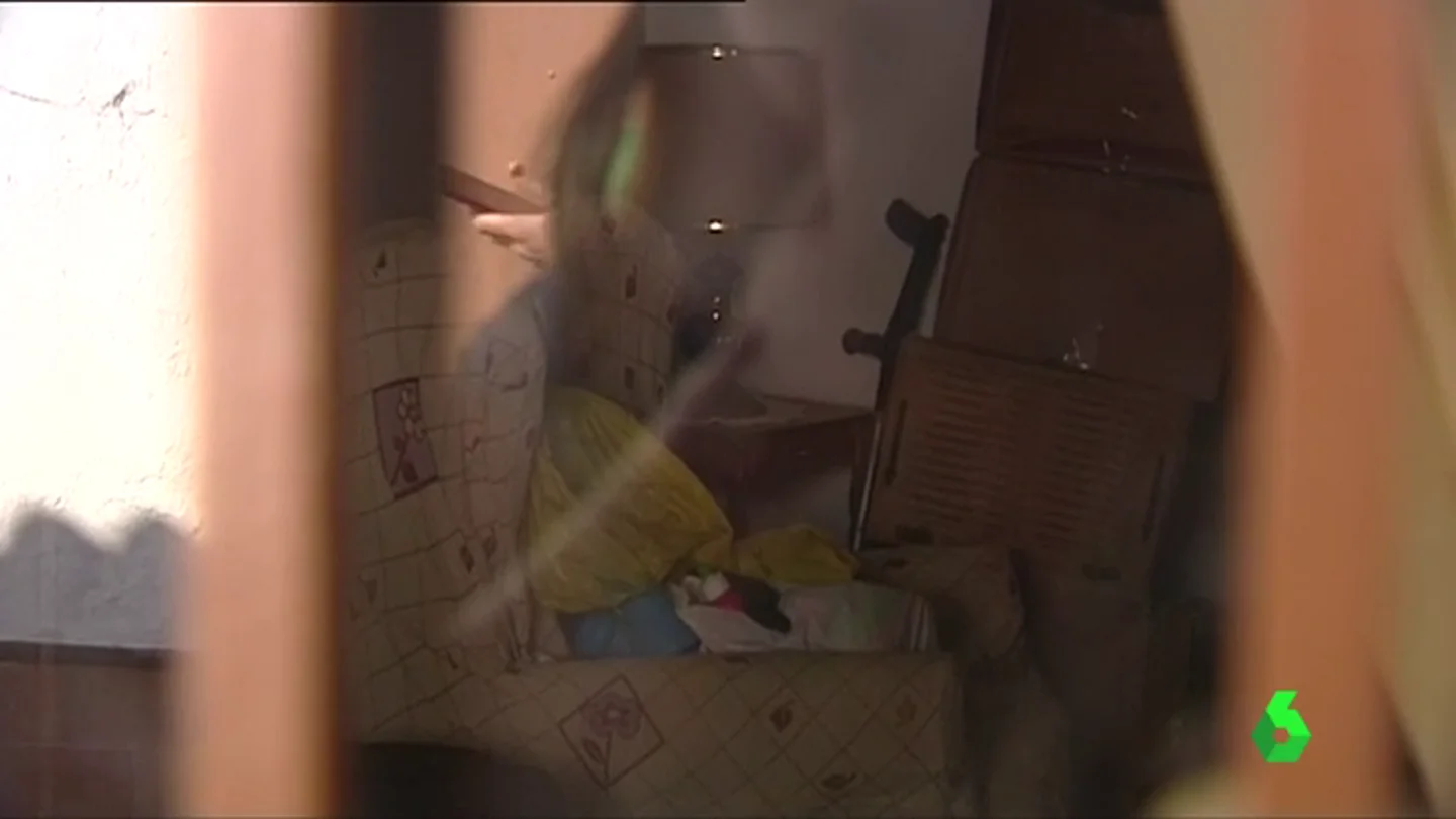 Uno de los cuatro niños de Huelva que convivió varios días con el cadáver de su madre: "Está dormida y muy fría" Uno de los cuatro niños de Huelva que convivió varios días con el cadáver de su madre: "Está dormida y muy fría"