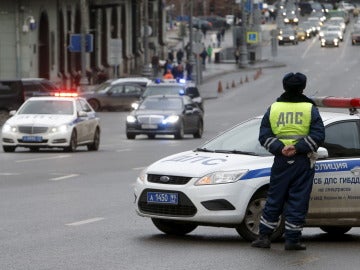Imagen de archivo de la policía rusa en un suceso Imagen de archivo de la policía rusa en un suceso