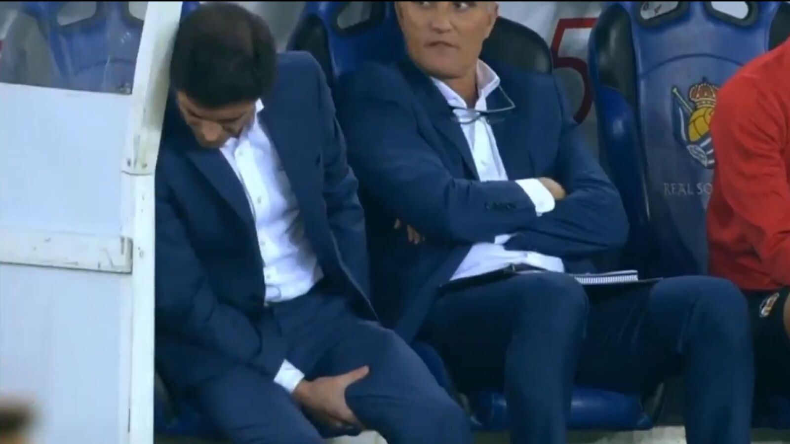 Marcelino quej&aacute;ndose del tir&oacute;n en el banquillo