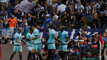Los jugadores del Oporto celebran uno de sus goles contra el Mónaco