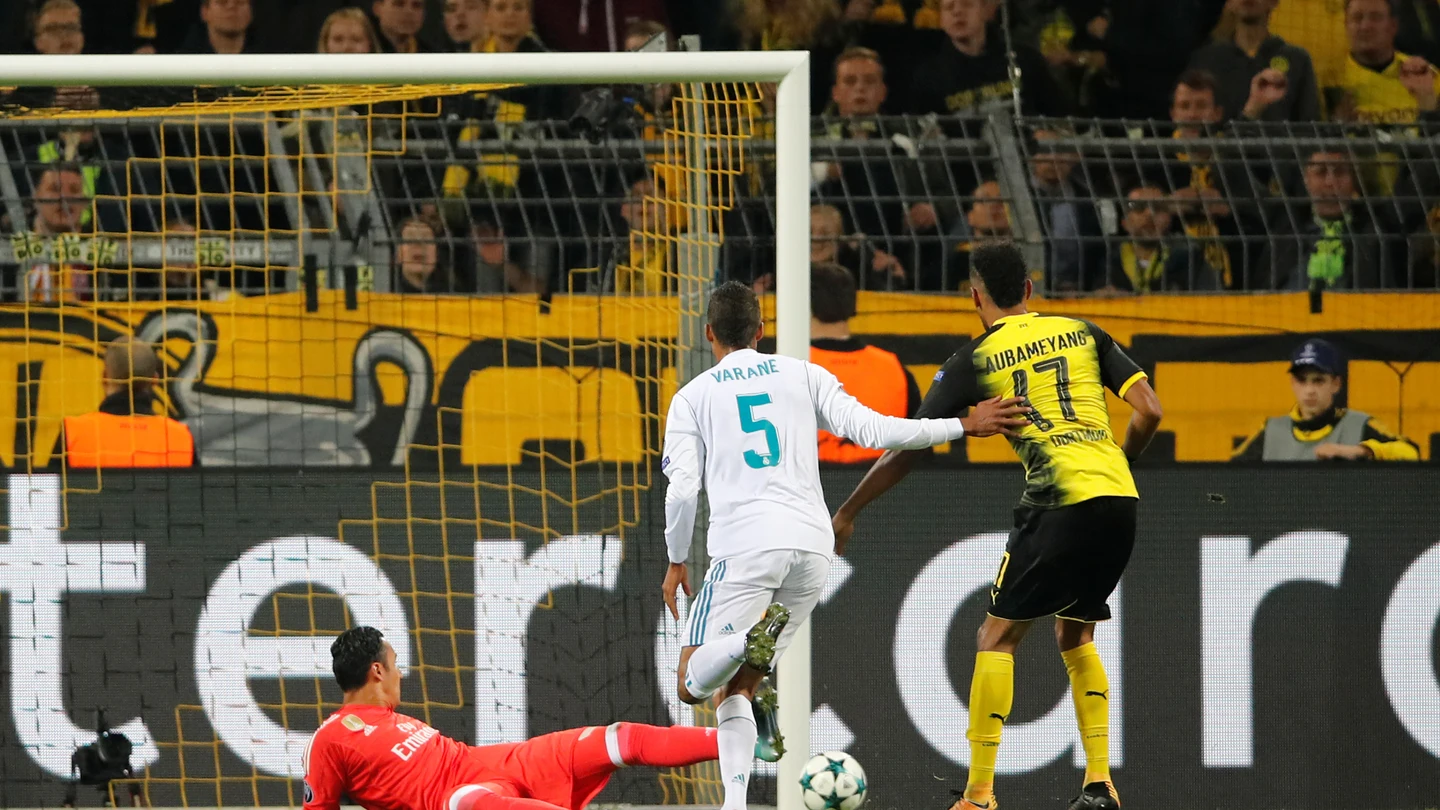 Aubameyang bate a Keylor Navas Aubameyang bate a Keylor Navas