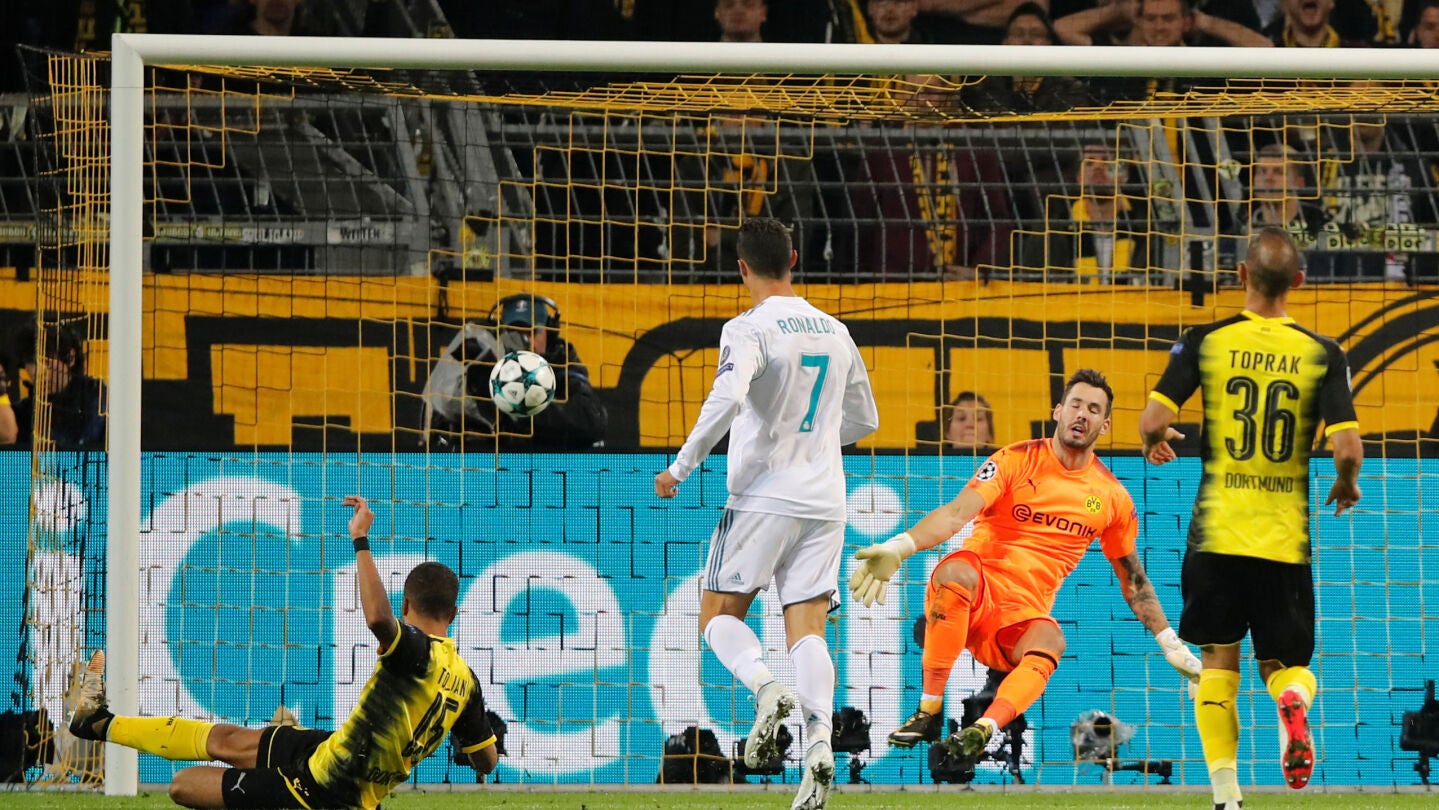 Cristiano bate a B&uuml;rki tras un pase de Bale