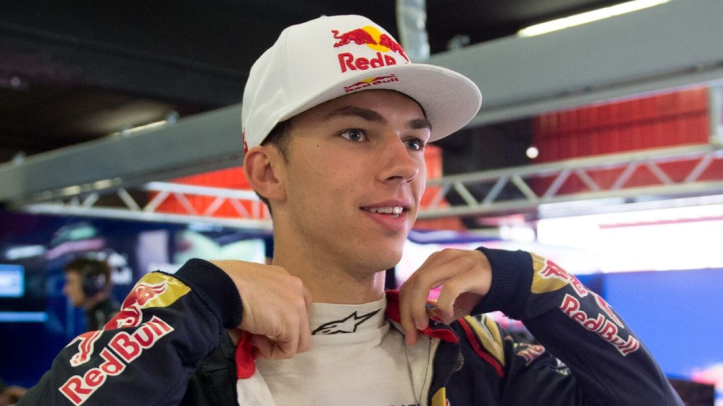 Pierre Gasly, sonriente en una sesi&oacute;n de pruebas con Red Bull
