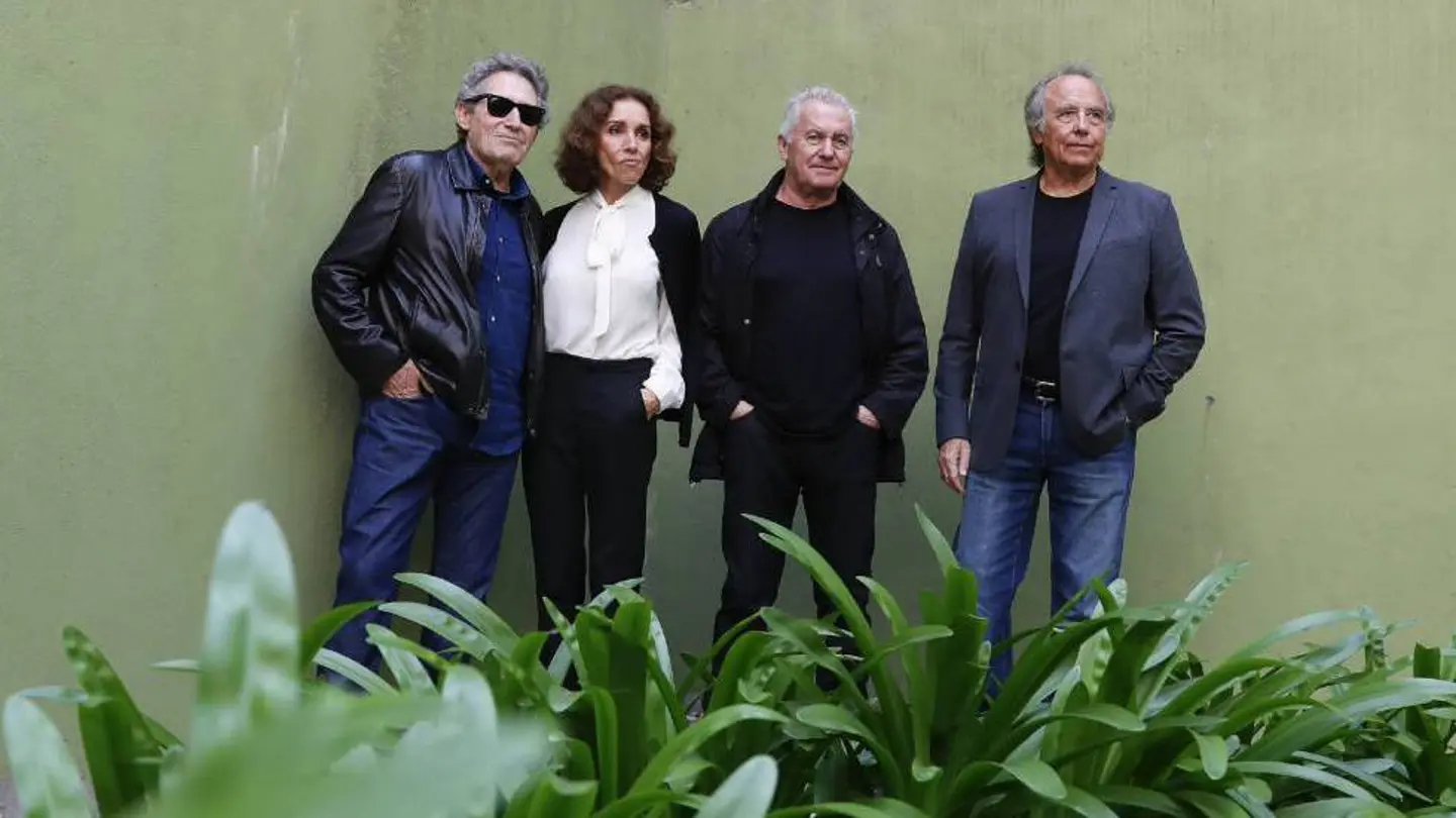 Joan Manuel Serrat junto a Ana Belén, Víctor Manuel y Miguel Ríos Joan Manuel Serrat junto a Ana Belén, Víctor Manuel y Miguel Ríos