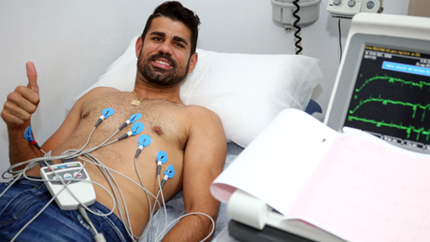 Diego Costa pasa el reconocimiento m&eacute;dico con el Atl&eacute;tico