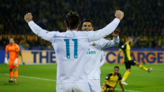 Cristiano Ronaldo celebra con Bale uno de sus goles contra el Dortmund Cristiano Ronaldo celebra con Bale uno de sus goles contra el Dortmund