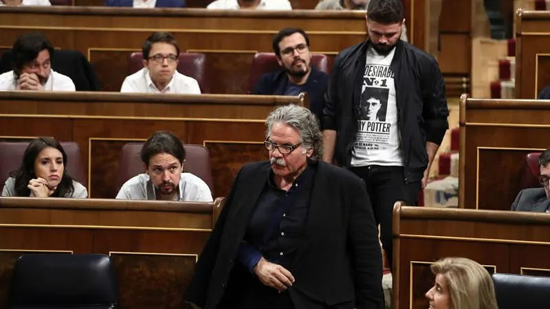 Gabriel Rufián y Joan Tardà abandonando el Congreso