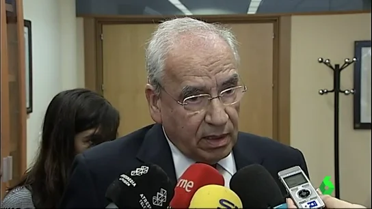 Alfonso Guerra califica de “insólito, insoportable e intolerable” la situación de Cataluña Alfonso Guerra califica de “insólito, insoportable e intolerable” la situación de Cataluña