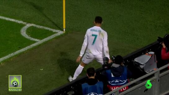 CRISTIANO DERRIBA EL MURO ALEM&Aacute;N 
