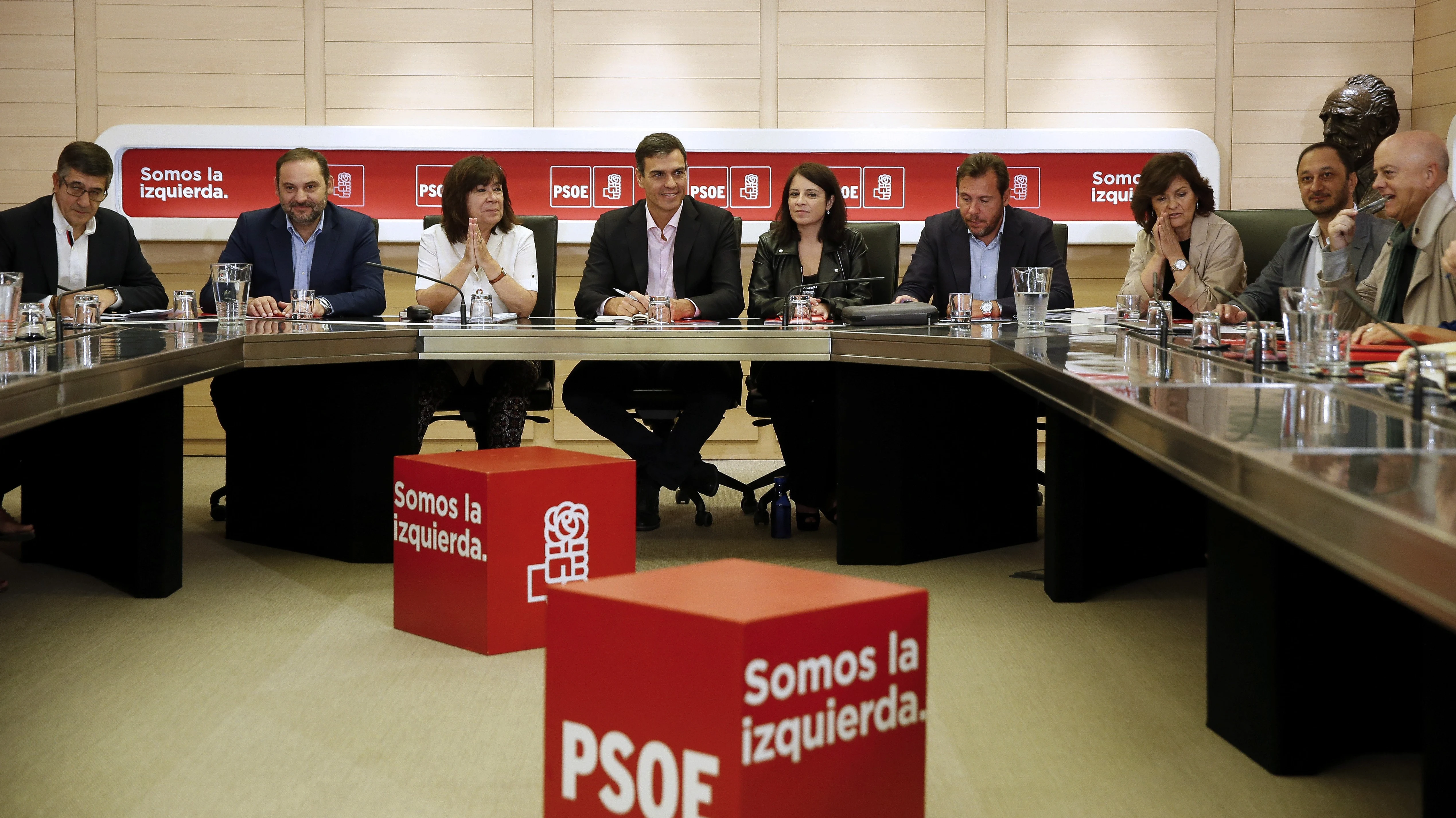 La cúpula del PSOE, reunida en una comisión parlamentaria