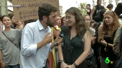 Gonzo con una ciudadana catalana Gonzo con una ciudadana catalana