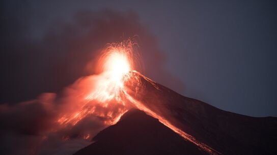 Volc&aacute;n de fuego en Guatemala