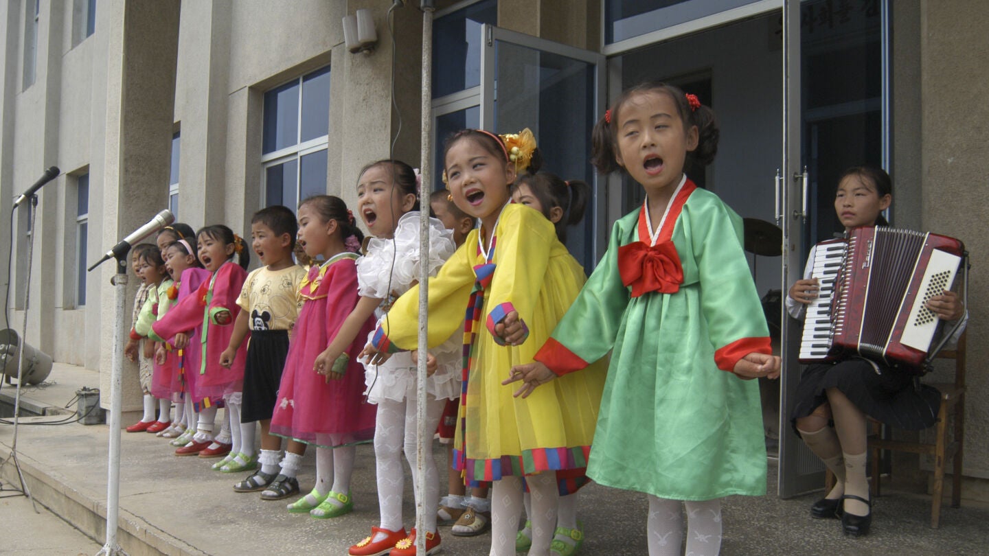 Ni&ntilde;as en Corea del Norte