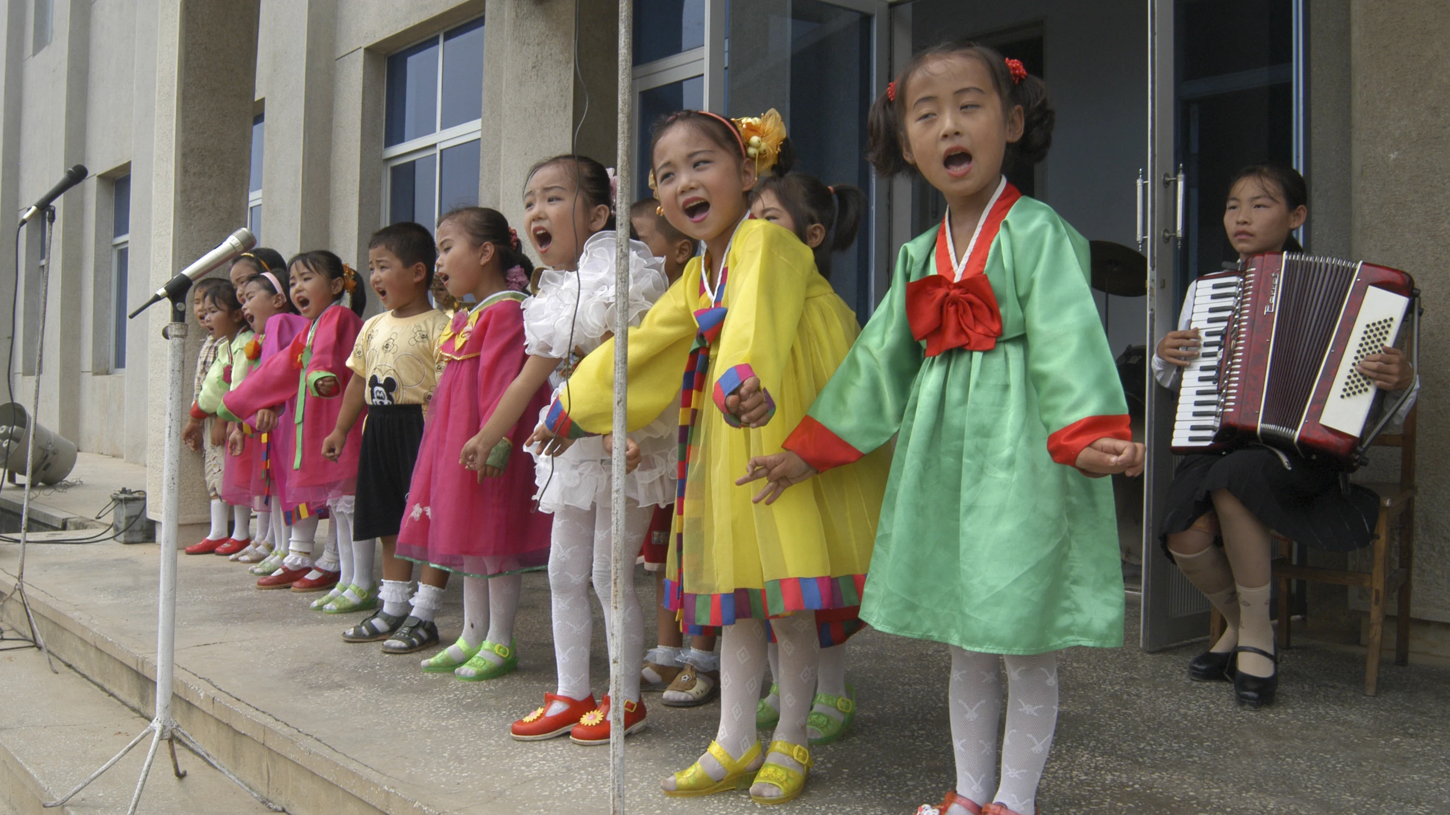 Niñas en Corea del Norte