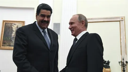 El presidente ruso, Vladímir Putin (d), saluda al presidente venezolano, Nicolás Maduro El presidente ruso, Vladímir Putin (d), saluda al presidente venezolano, Nicolás Maduro