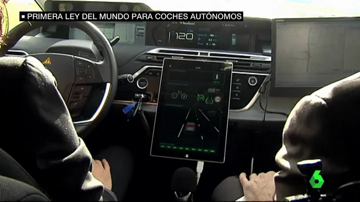  Aprueban la primera ley del mundo para coches autónomos: tiene que haber siempre un piloto y se necesita un carnet especial 