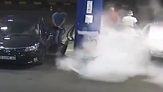 Recibe una lección ejemplar por fumar en la gasolinera Anciana a la que un tribunal sueco ha concedido el asilo temporal