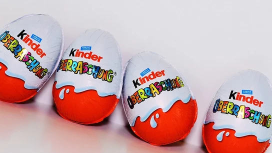 Huevo Kinder con sorpresa Huevo Kinder con sorpresa