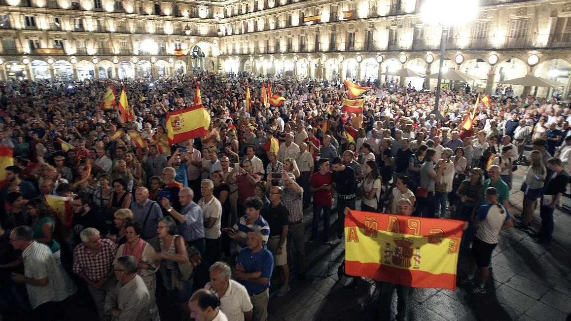 Concentración en la plaza Mayor de Salamanca a favor de la Policía y Guardia Civil