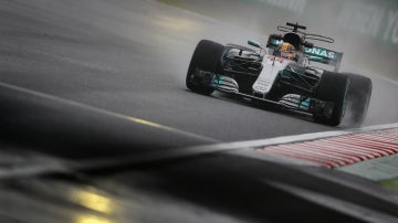 Lewis Hamilton, bajo la lluvia