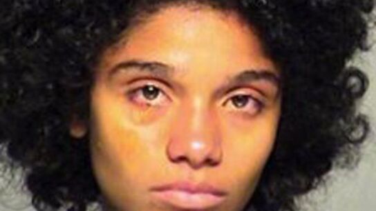 Imagen de la madre en dependencias policiales