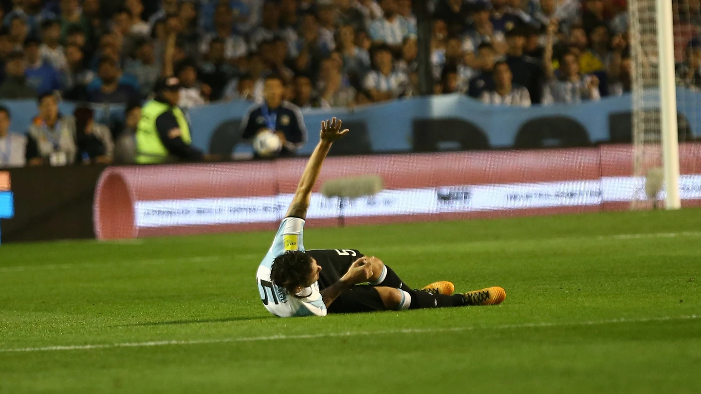 Gago, tras romperse el cruzado Gago, tras romperse el cruzado