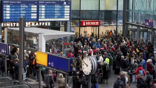 Pasajeros afectados por el temporal Pasajeros afectados por el temporal