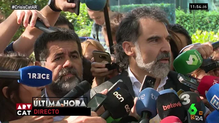 Jordi Cuixart y Jordi Sánchez a la salida de la Audiencia Nacional