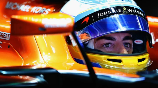 Fernando Alonso, dentro del MCL32 Fernando Alonso, dentro del MCL32