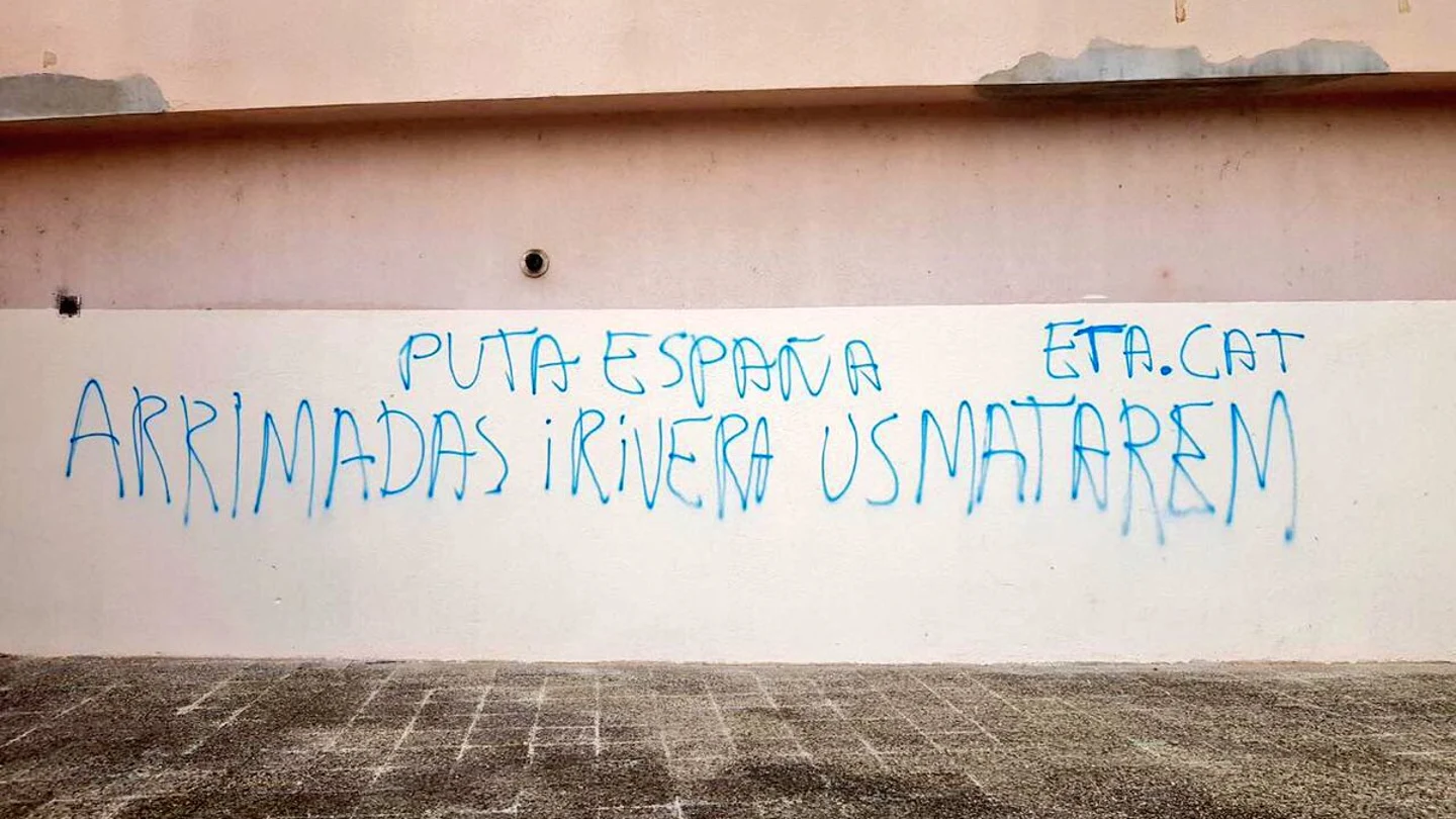 Pintadas amenazantes en la sede de Ciudadanos en Girona Pintadas amenazantes en la sede de Ciudadanos en Girona