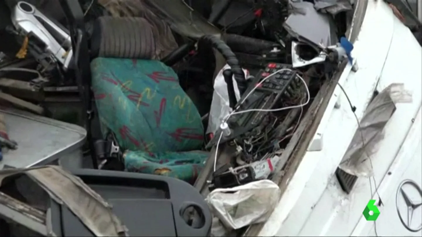 Al menos 19 muertos en un choque entre un tren y autobús en Rusia Al menos 19 muertos en un choque entre un tren y autobús en Rusia