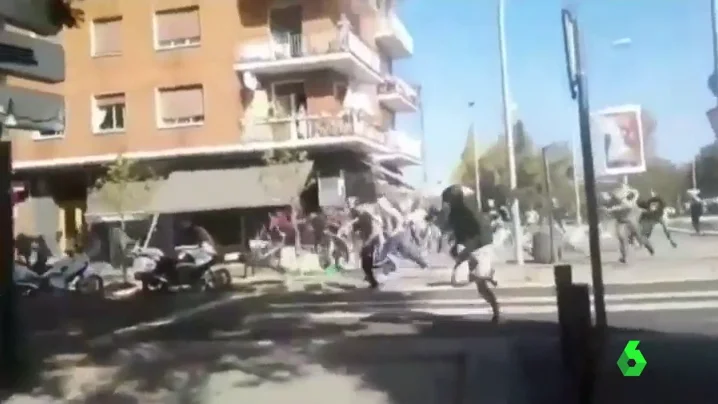 Multitudinaria pelea entre ultras del Alavés y del Racing de Santander en las calles de Vitoria