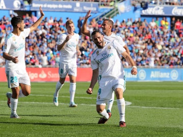 Karim Benzema celebra el primer gol del Real Madrid en el campo del Getafe Karim Benzema celebra el primer gol del Real Madrid en el campo del Getafe