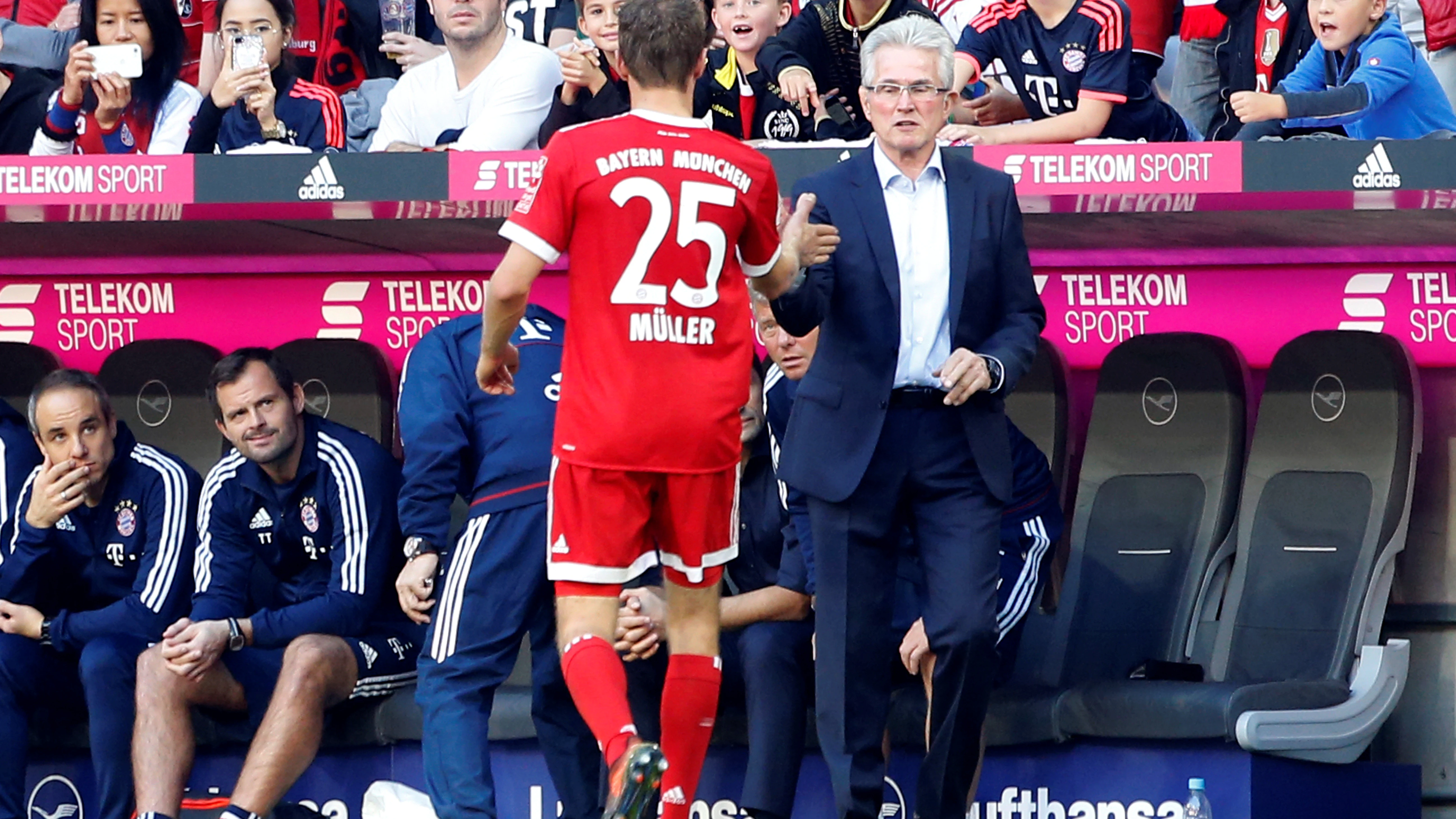 Müller choca los cinco con Jupp Heynckes