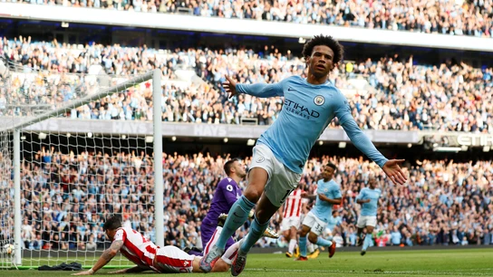 Leroy Sané celebra uno de los goles del Manchester City en la goleada contra el Stoke City Leroy Sané celebra uno de los goles del Manchester City en la goleada contra el Stoke City