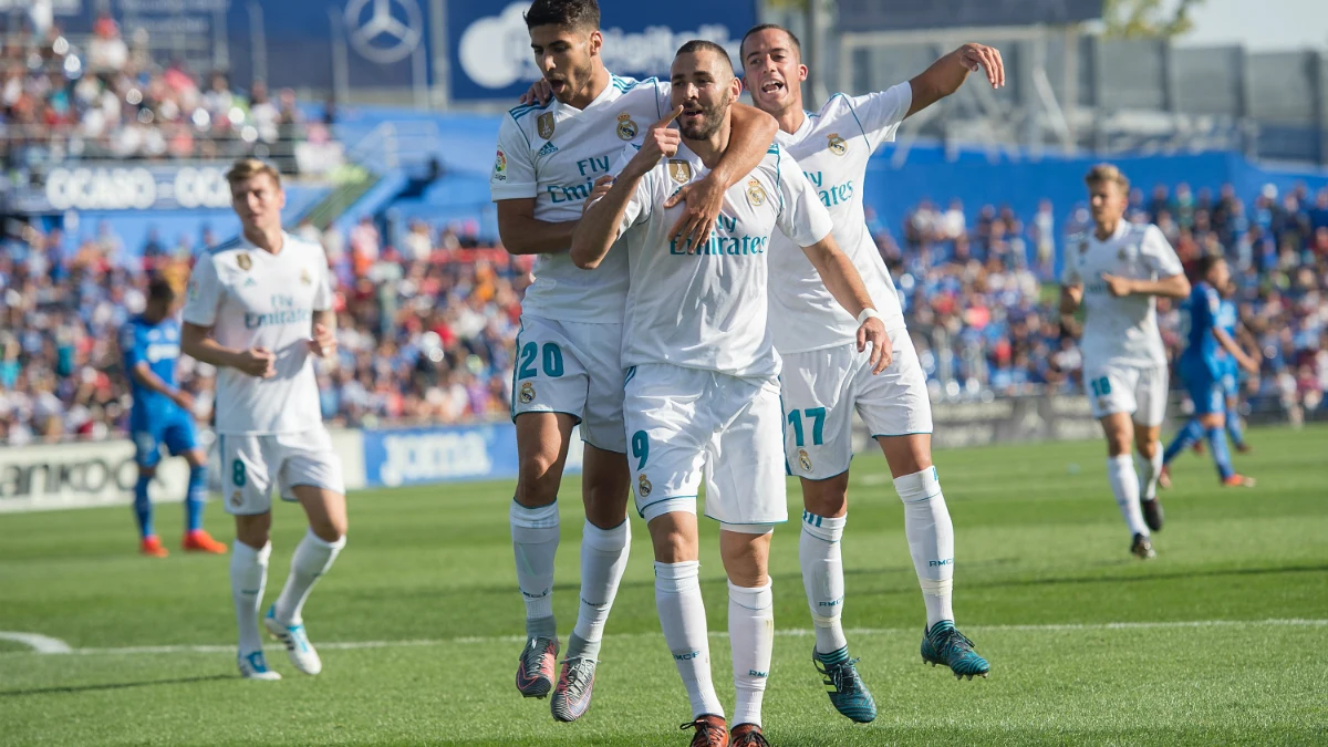 Benzema celebra un gol con el Real Madrid