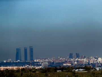 Vista de Madrid cubierta por una 'boina' de contaminación Vista de Madrid cubierta por una 'boina' de contaminación