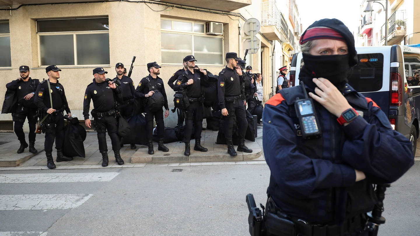 Mossos d'Esquadra y Policía Nacional Mossos d'Esquadra y Policía Nacional