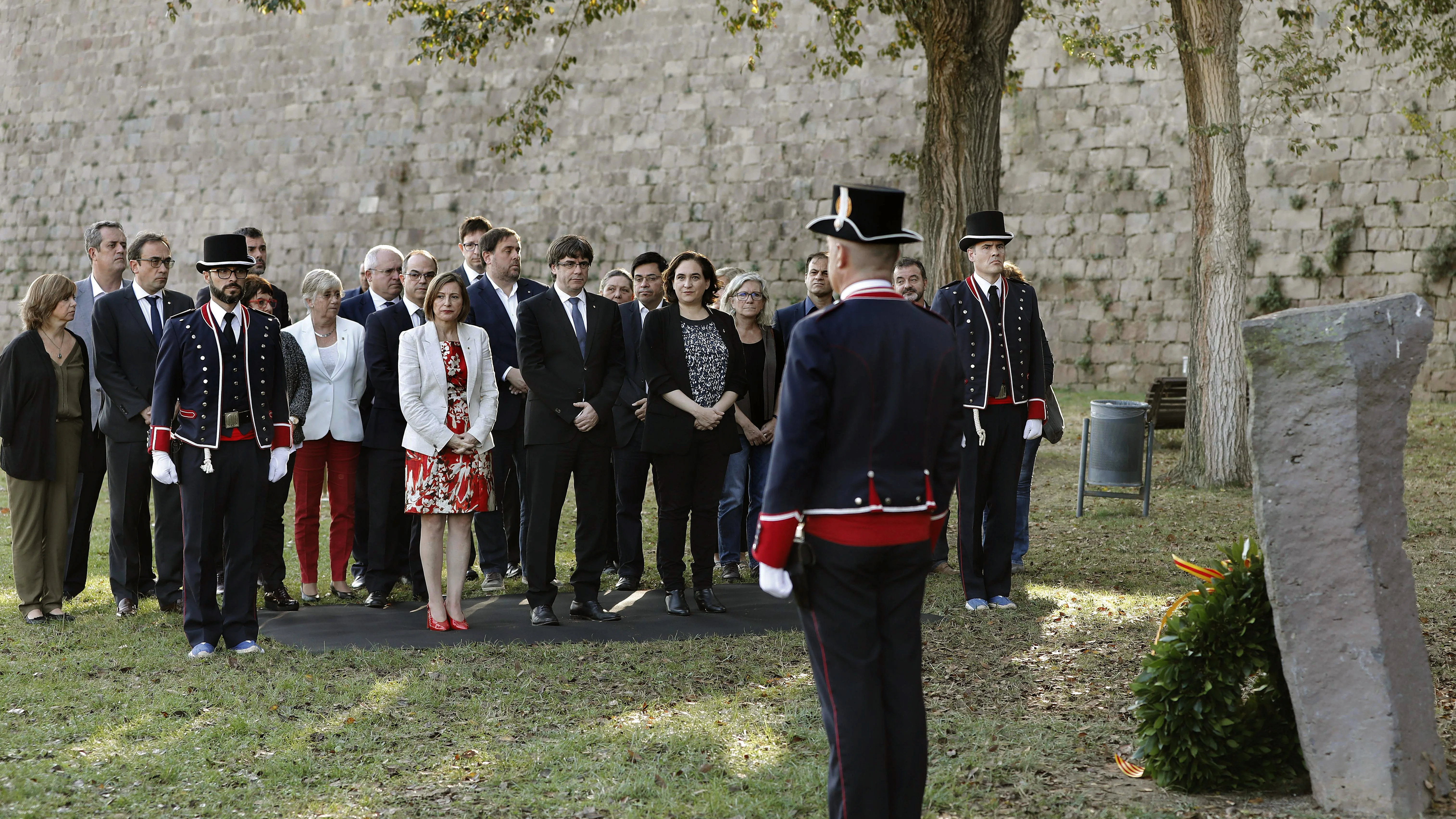 Carles Puigdemont, Ada Colau y Carme Forcadell durante el homenaje al exexpresident Luís Companys