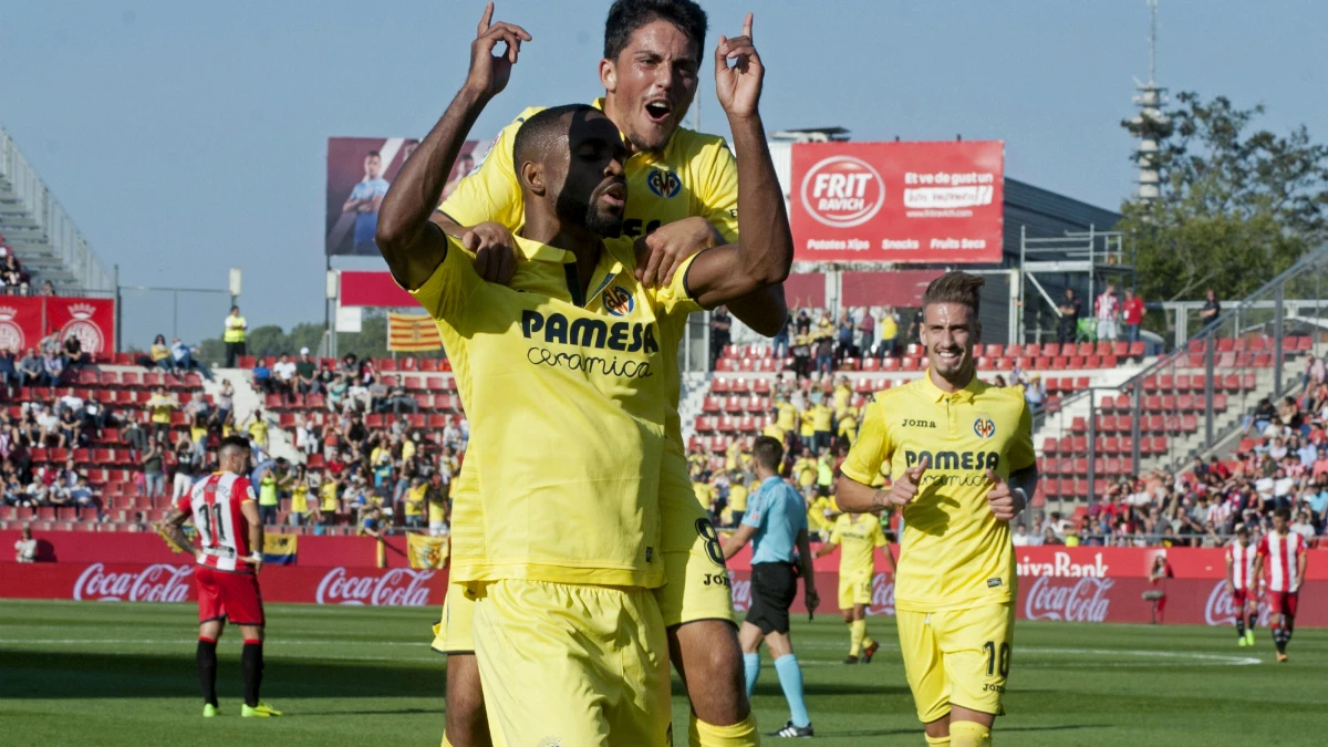 Bakambu celebra un gol con el Villarreal