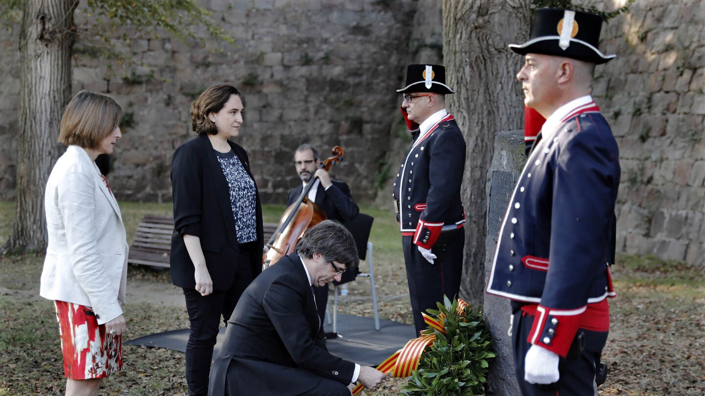 Carles Puigdemont, Ada Colau y Carme Forcadell, homenajean al expresident Lu&iacute;s Companys