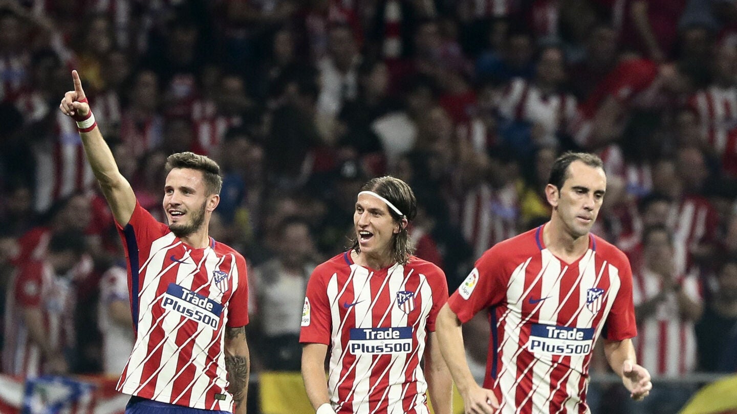 Sa&uacute;l celebra con Filipe Luis y God&iacute;n un gol del Atl&eacute;tico